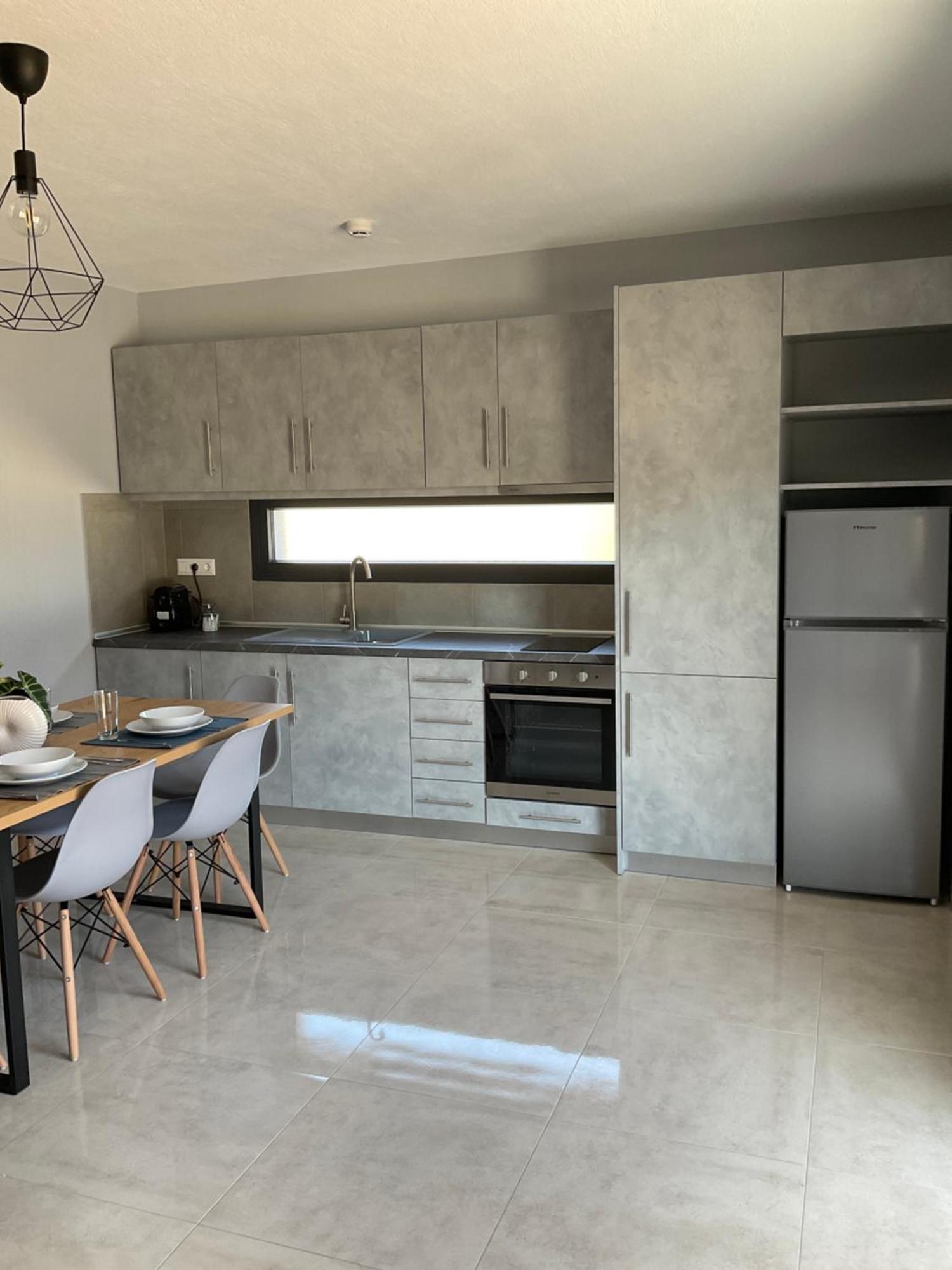 Elinor Apartments Флогита Екстериор снимка