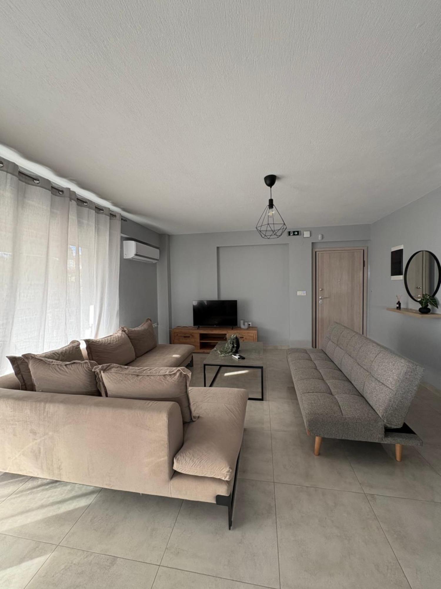 Elinor Apartments Флогита Екстериор снимка
