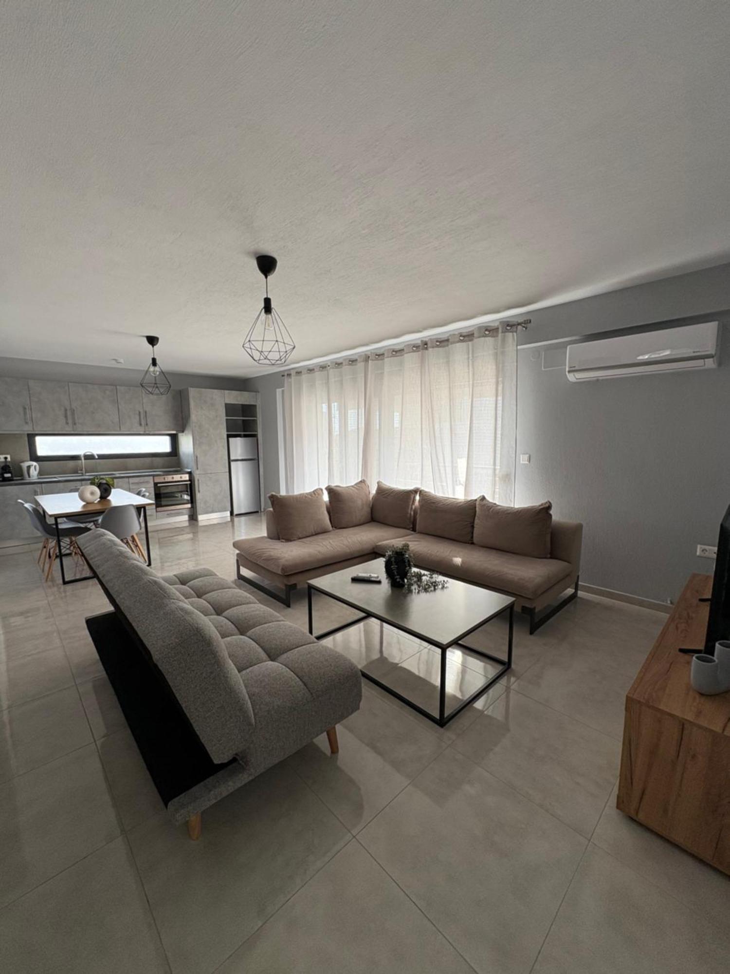 Elinor Apartments Флогита Екстериор снимка