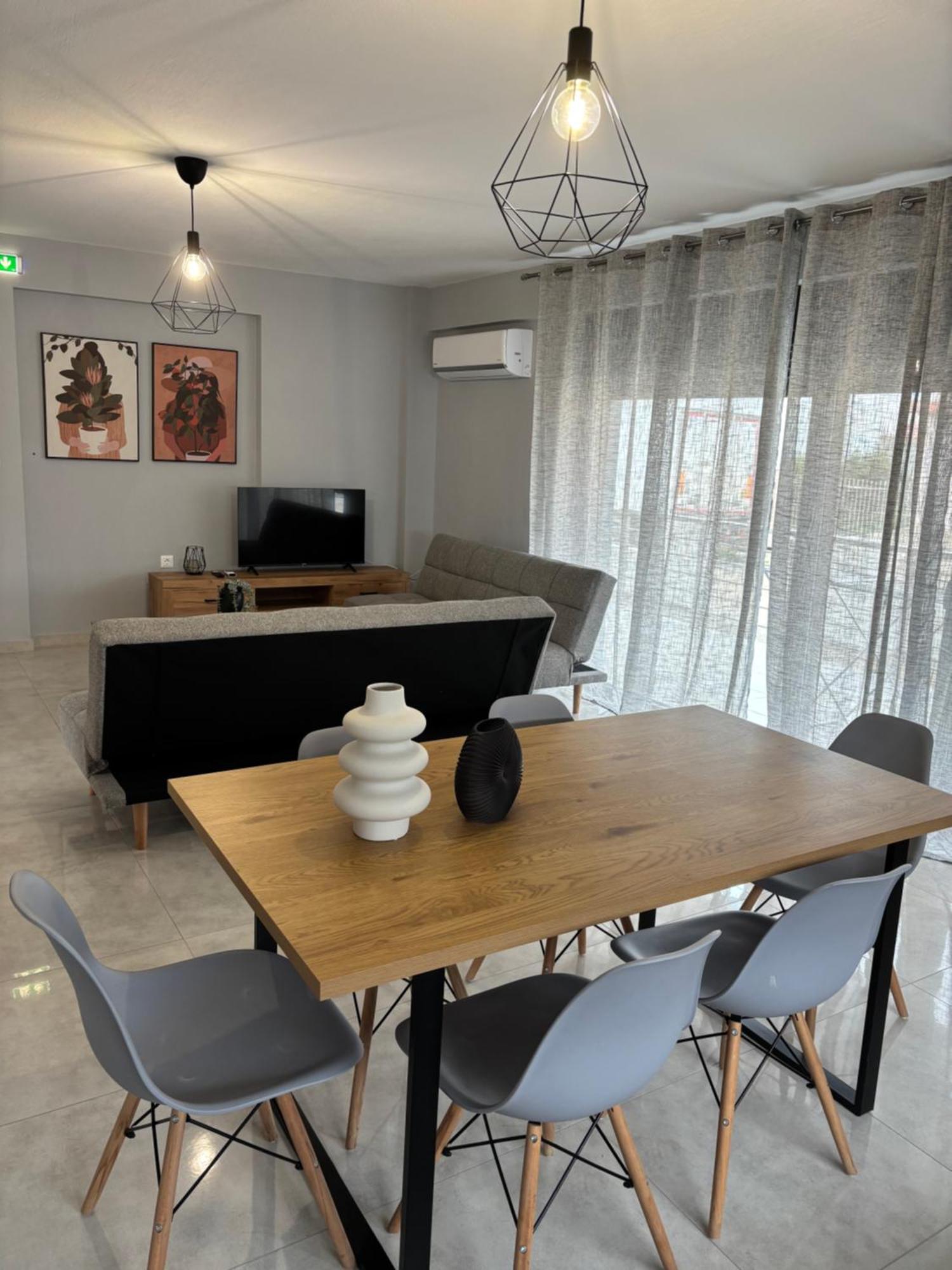 Elinor Apartments Флогита Екстериор снимка