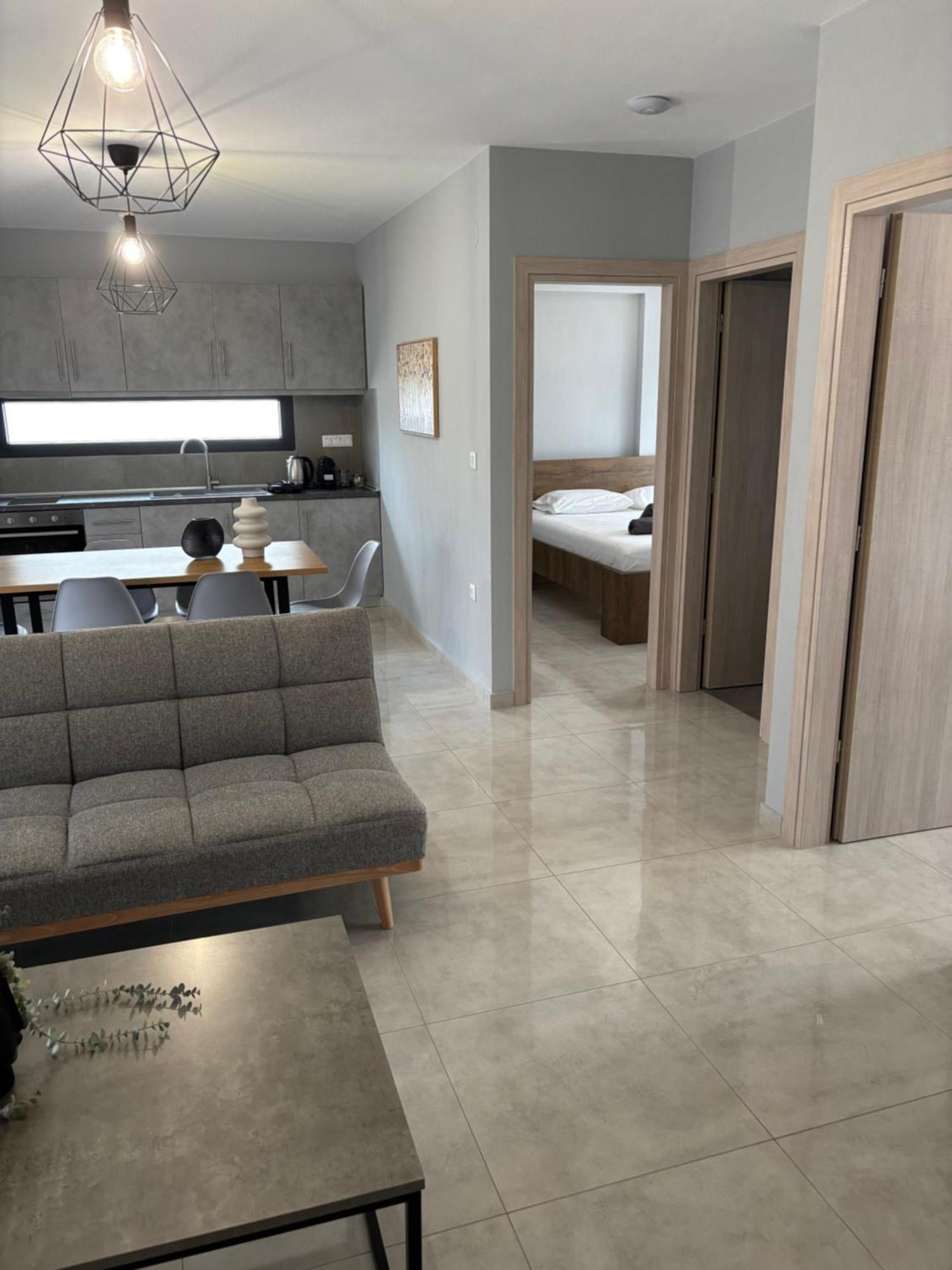 Elinor Apartments Флогита Екстериор снимка