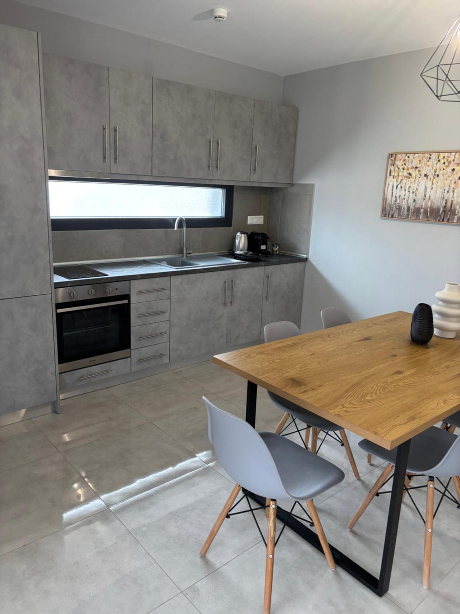 Elinor Apartments Флогита Екстериор снимка