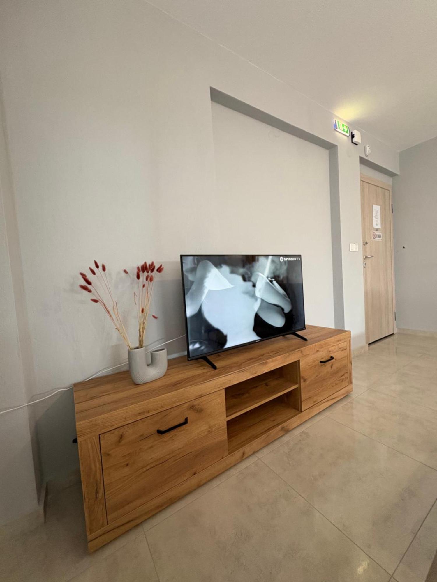 Elinor Apartments Флогита Екстериор снимка