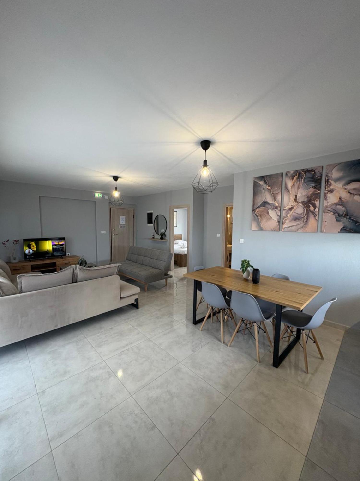 Elinor Apartments Флогита Екстериор снимка