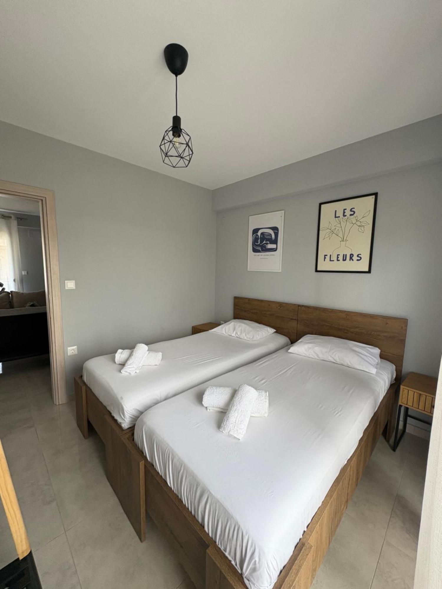 Elinor Apartments Флогита Екстериор снимка