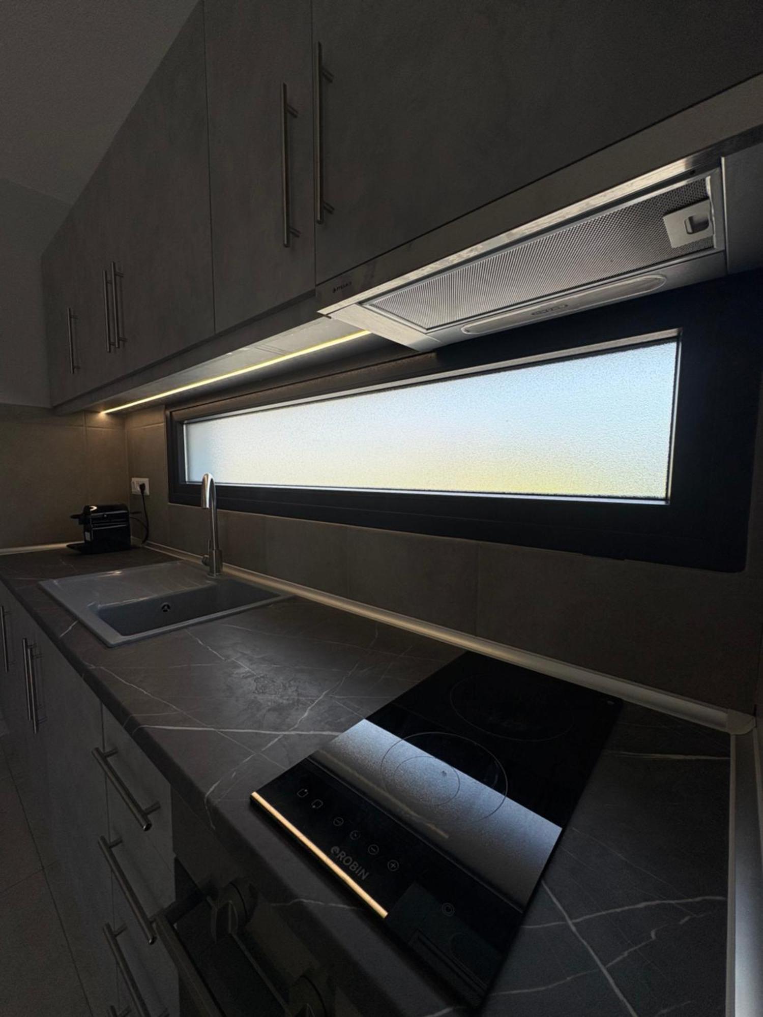 Elinor Apartments Флогита Екстериор снимка