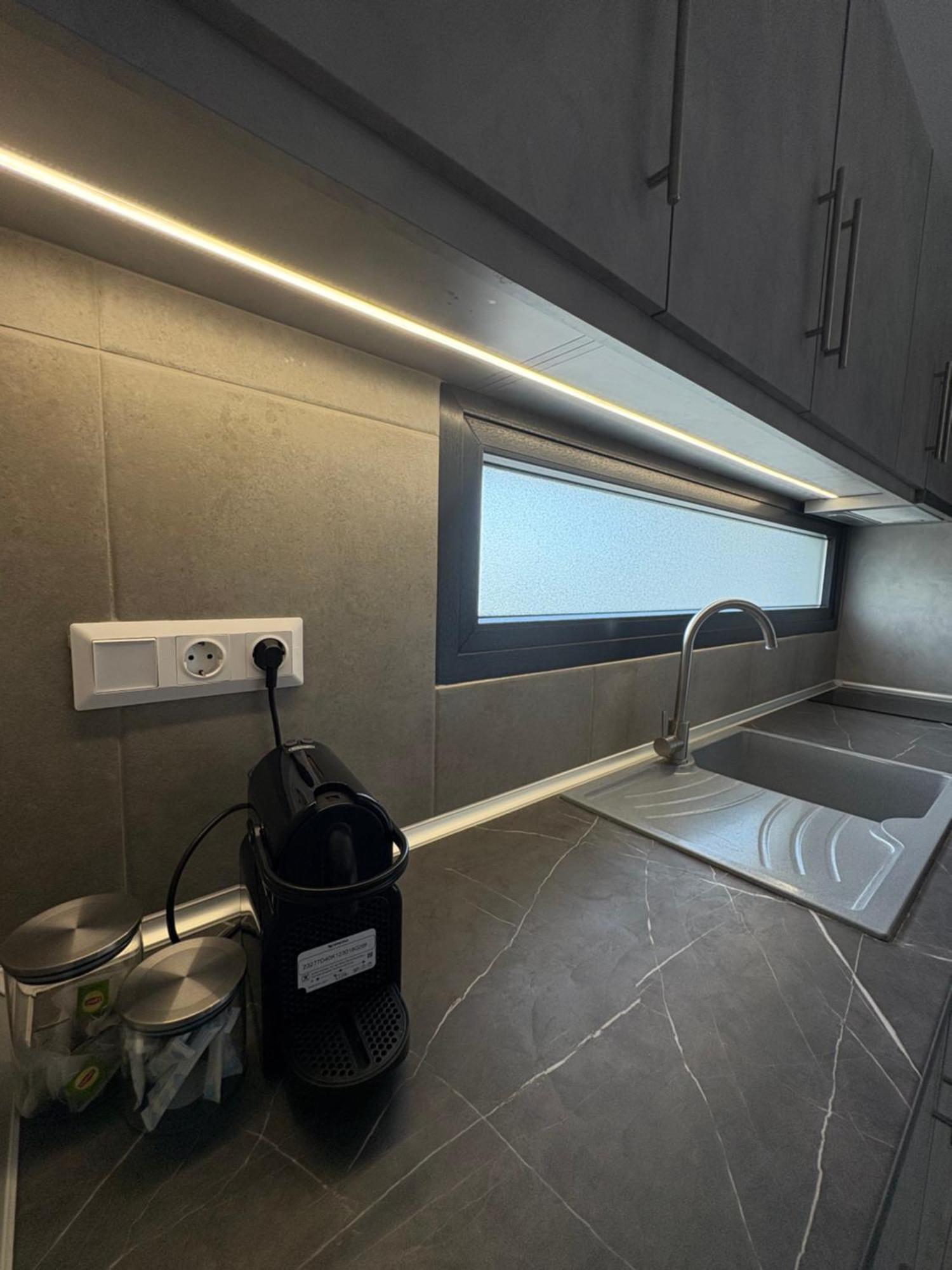 Elinor Apartments Флогита Екстериор снимка