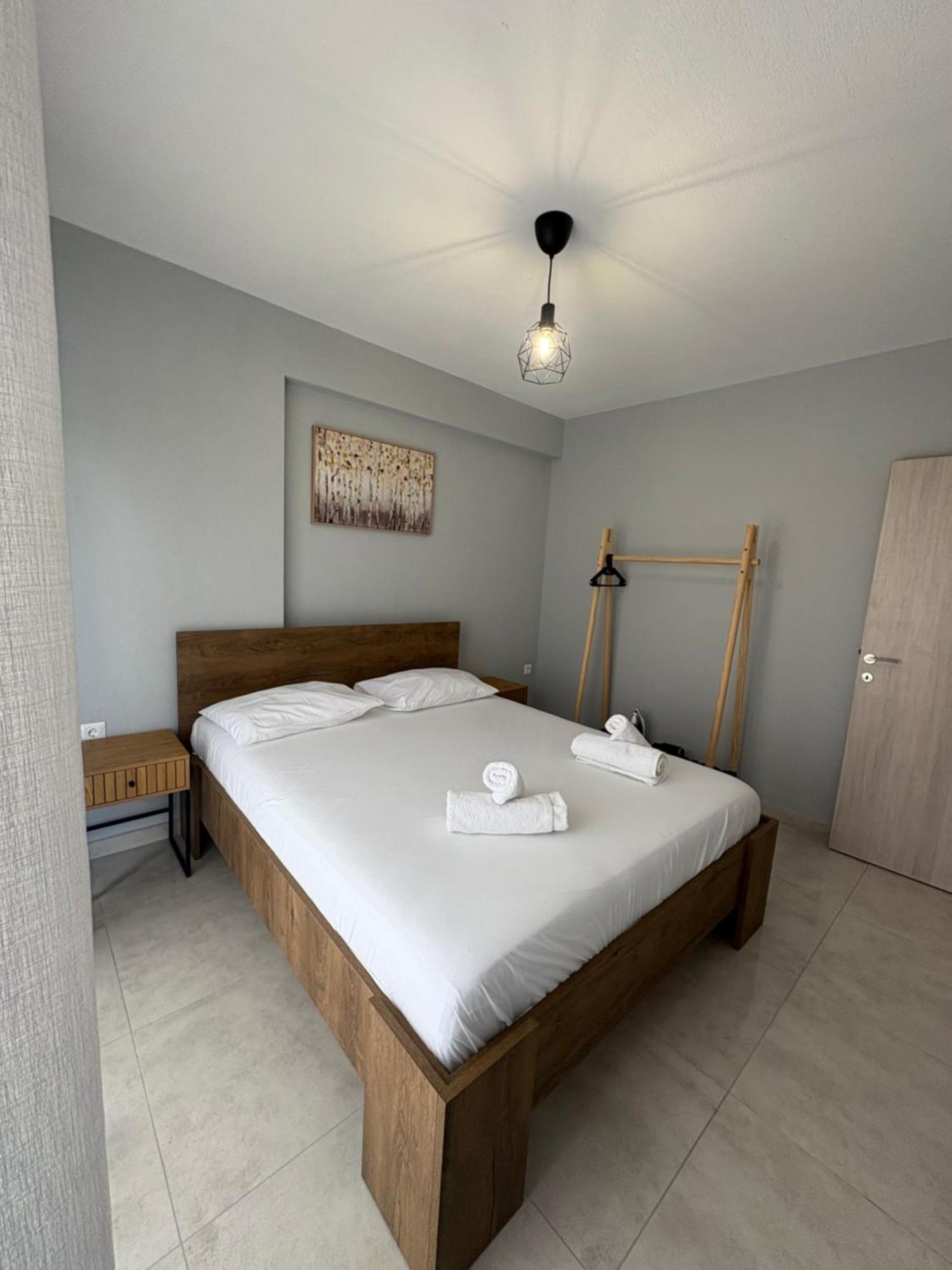 Elinor Apartments Флогита Екстериор снимка