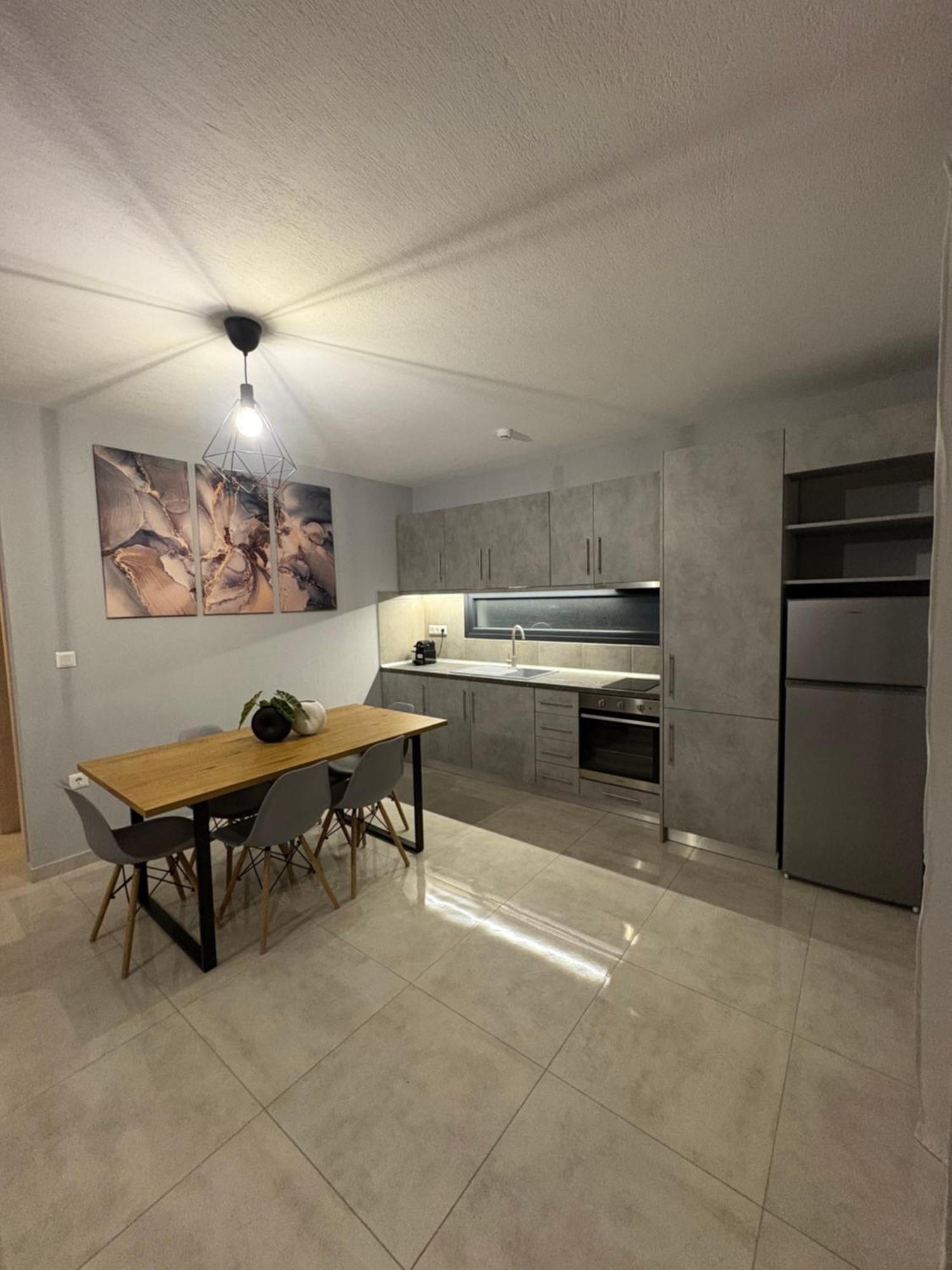Elinor Apartments Флогита Екстериор снимка